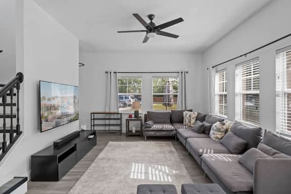 4BD Bella Vida Beautiful Home Near Parks (BV 4530)