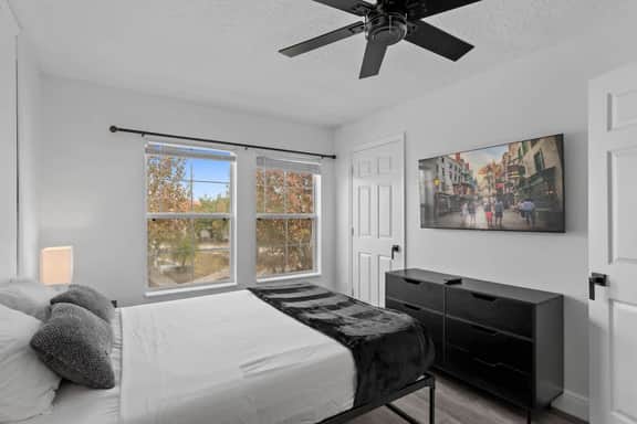 4BD Bella Vida Beautiful Home Near Parks (BV 4530)