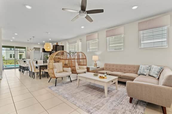 Sunshine Escape – Windsor Island Resort (WI 2220)
